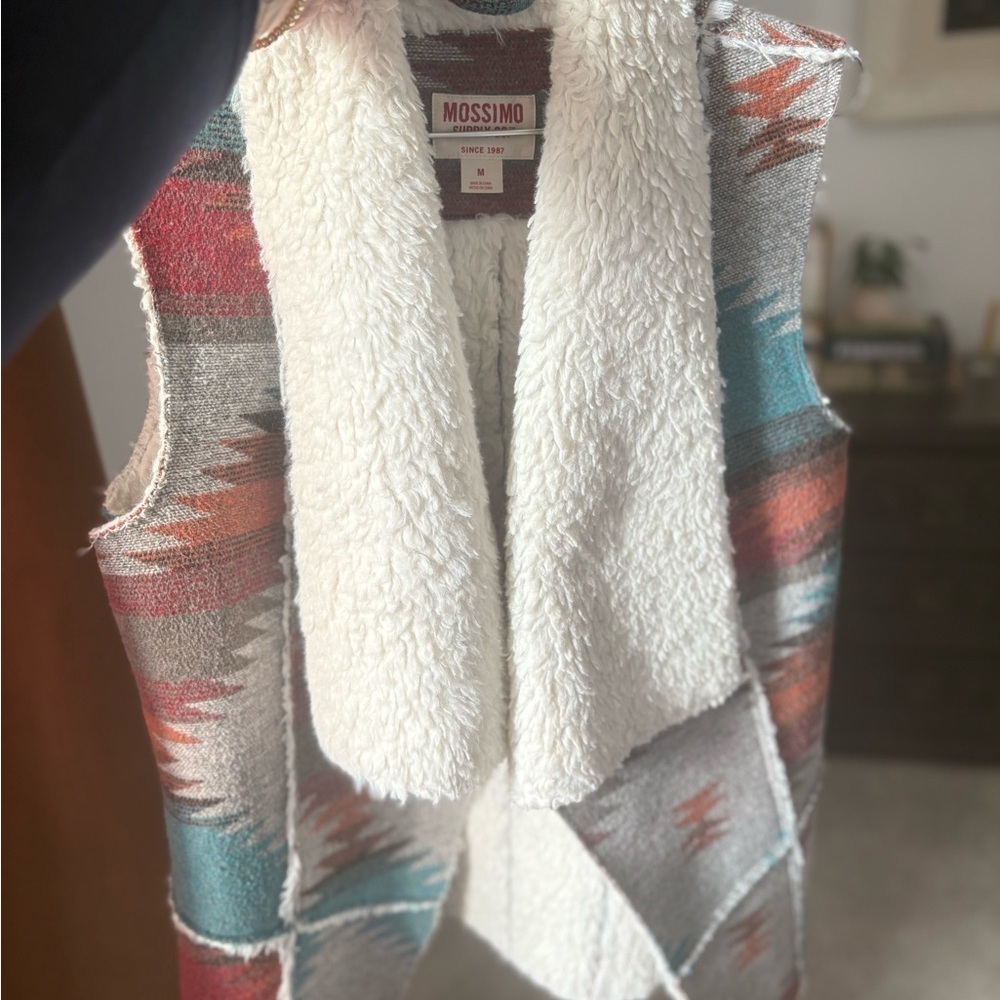 Southwestern Patterned Vest with Sherpa Lining Aztec - Picture 7 of 7
